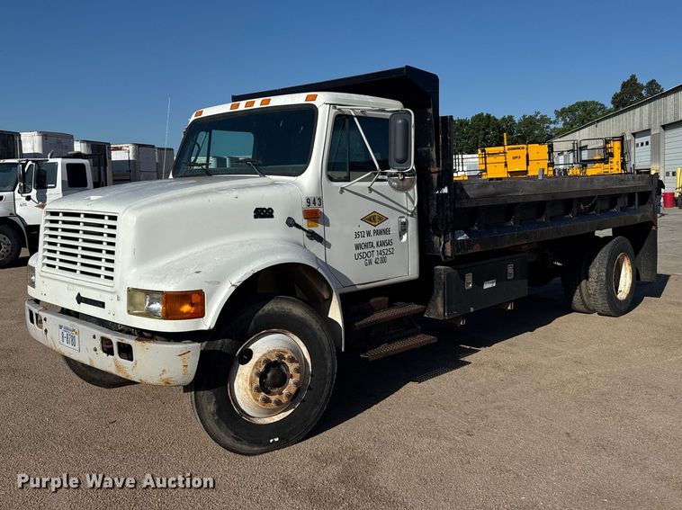 image for item EW4824 1995 International 4700 dump truck