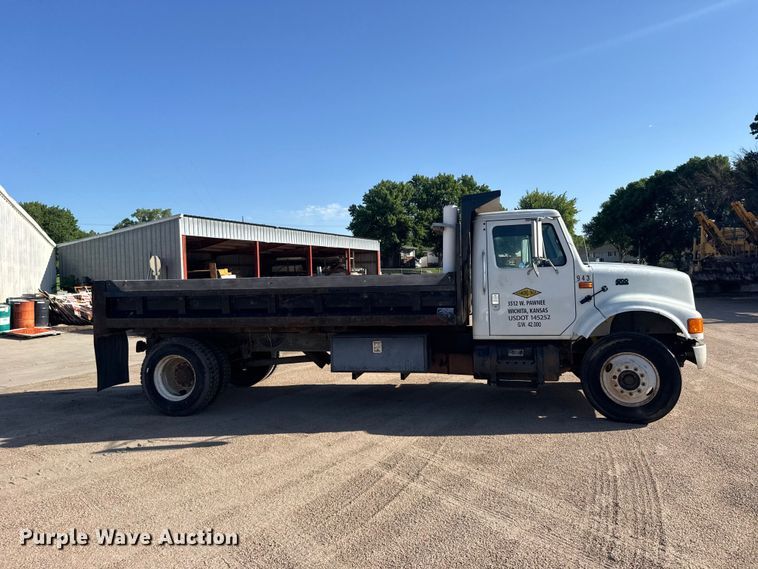 image for item EW4824 1995 International 4700 dump truck