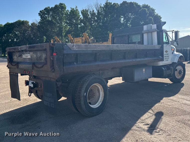 image for item EW4824 1995 International 4700 dump truck
