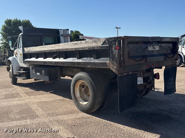 image for item EW4824 1995 International 4700 dump truck