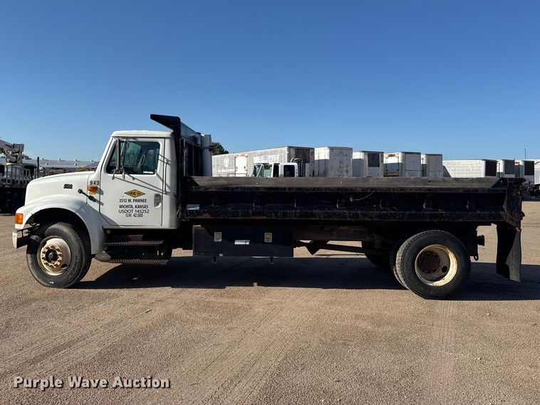 image for item EW4824 1995 International 4700 dump truck