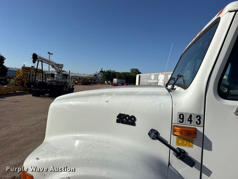image for item EW4824 1995 International 4700 dump truck