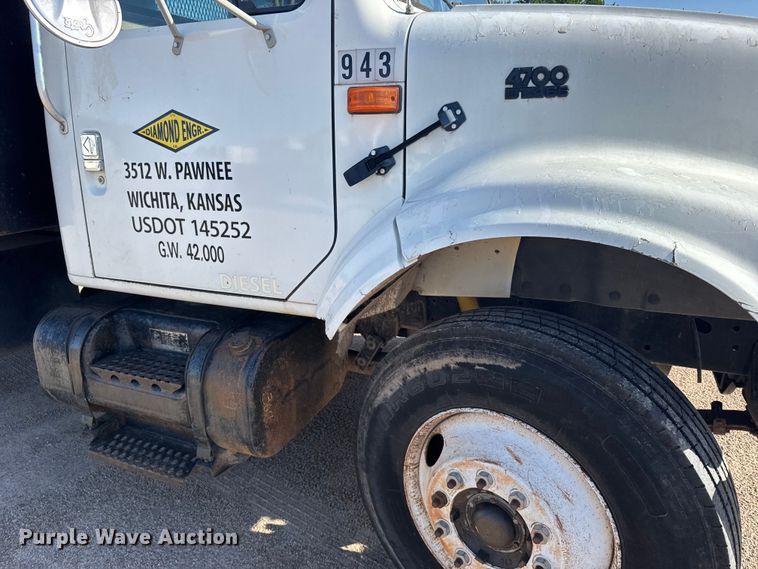 image for item EW4824 1995 International 4700 dump truck