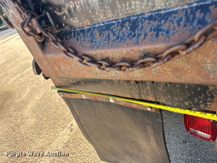 image for item EW4824 1995 International 4700 dump truck
