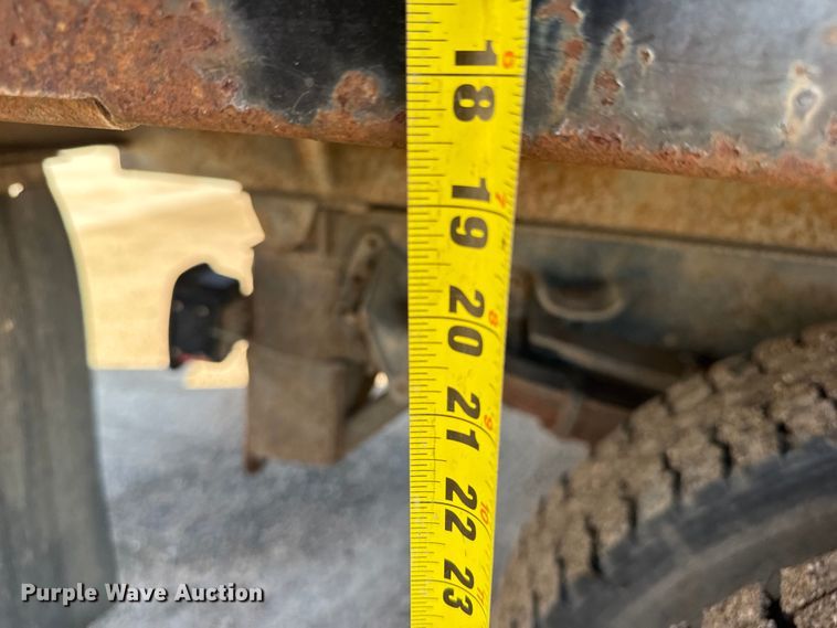 image for item EW4824 1995 International 4700 dump truck