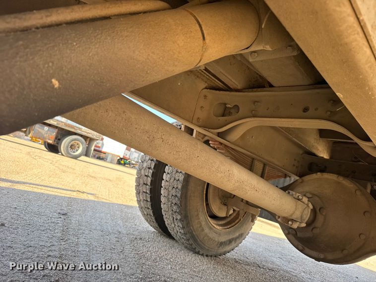 image for item EW4824 1995 International 4700 dump truck