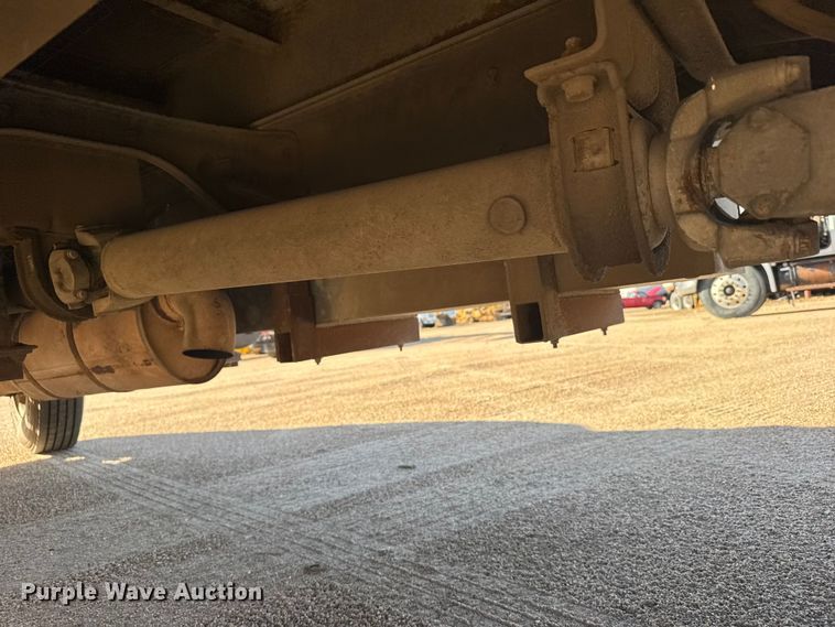 image for item EW4824 1995 International 4700 dump truck