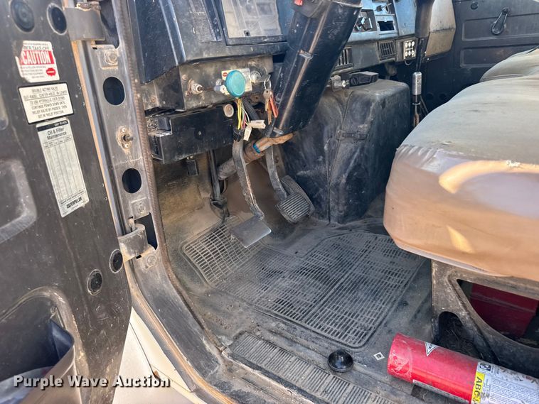 image for item EW4824 1995 International 4700 dump truck