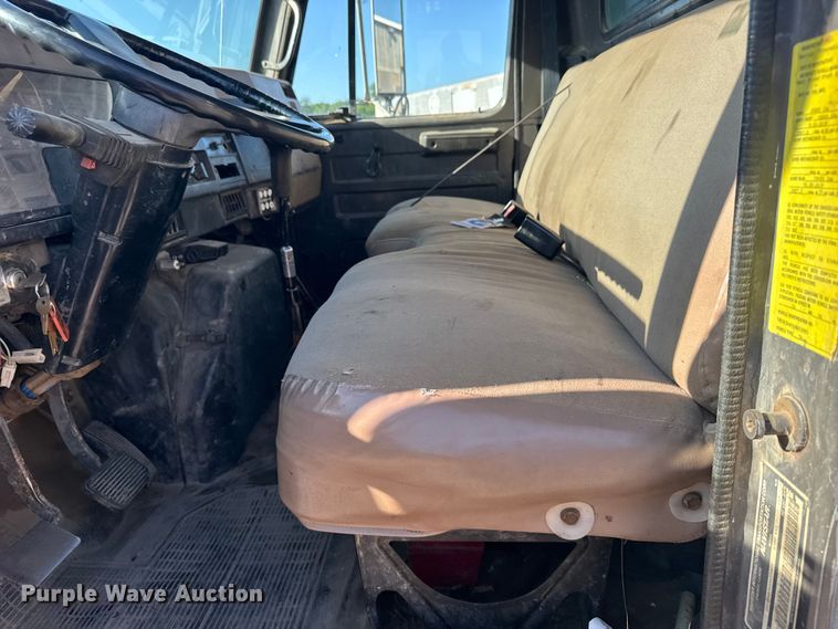image for item EW4824 1995 International 4700 dump truck