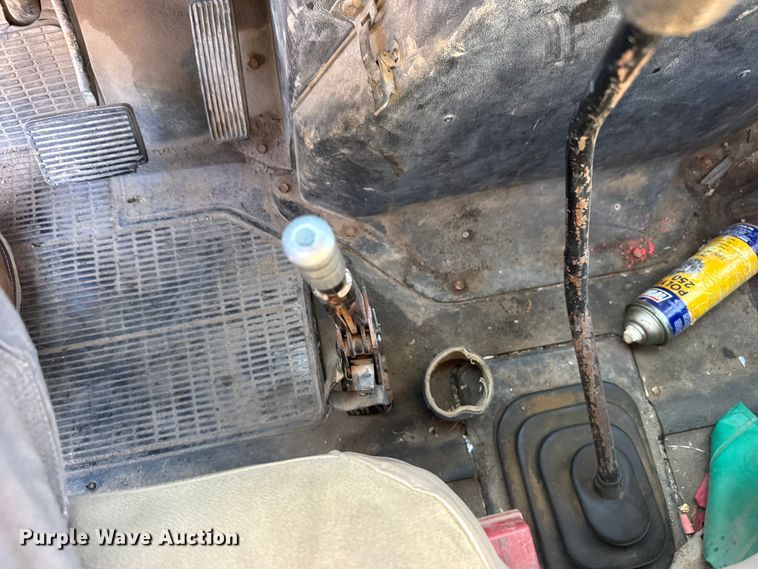 image for item EW4824 1995 International 4700 dump truck
