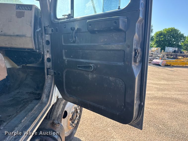 image for item EW4824 1995 International 4700 dump truck