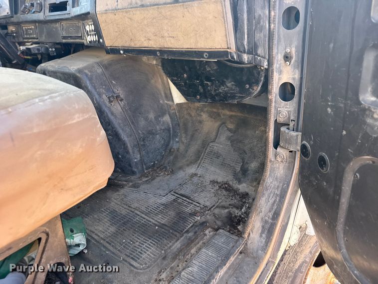 image for item EW4824 1995 International 4700 dump truck