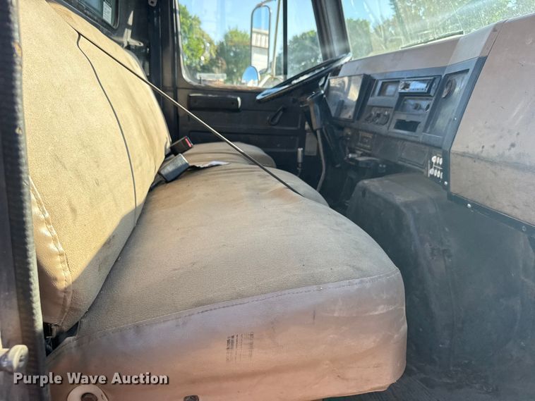 image for item EW4824 1995 International 4700 dump truck