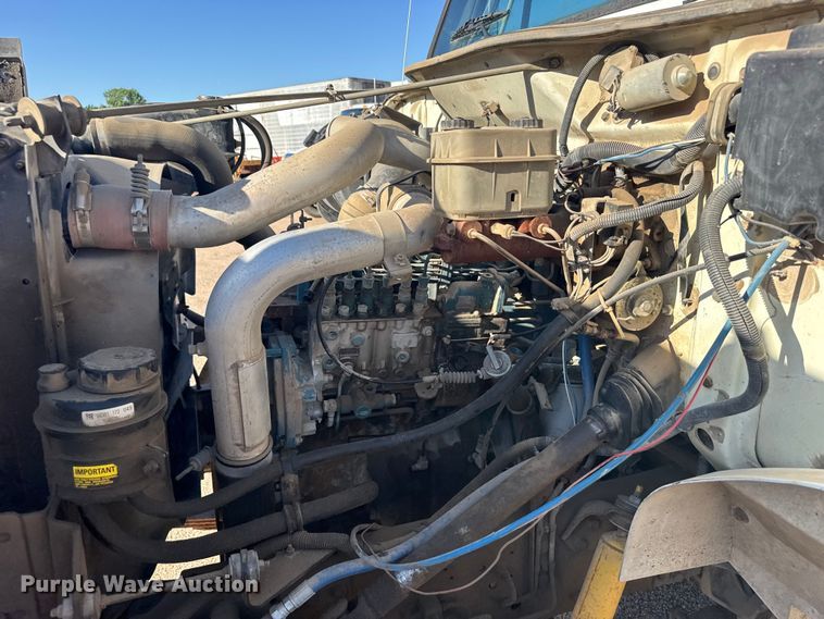 image for item EW4824 1995 International 4700 dump truck