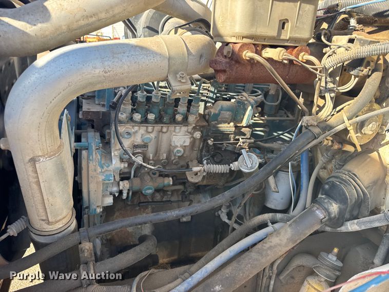 image for item EW4824 1995 International 4700 dump truck