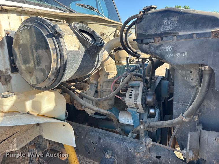 image for item EW4824 1995 International 4700 dump truck