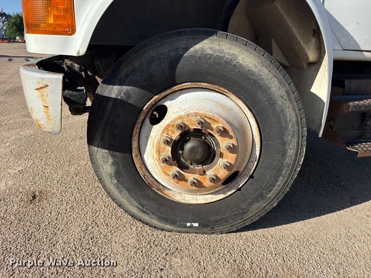 image for item EW4824 1995 International 4700 dump truck