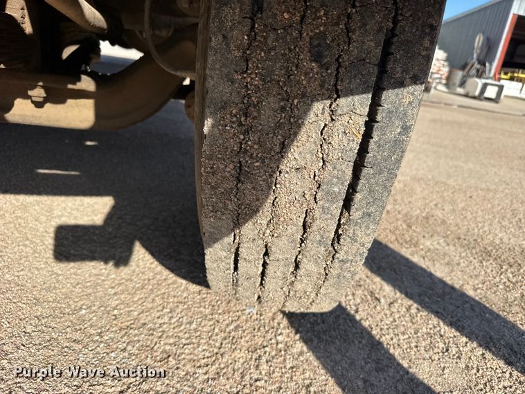 image for item EW4824 1995 International 4700 dump truck