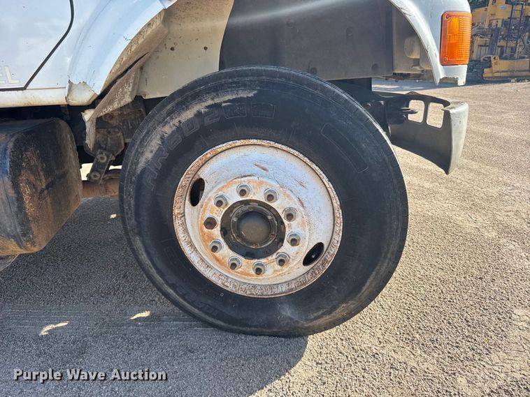 image for item EW4824 1995 International 4700 dump truck