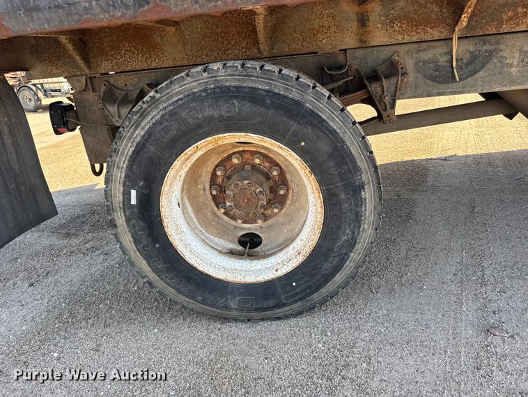 image for item EW4824 1995 International 4700 dump truck