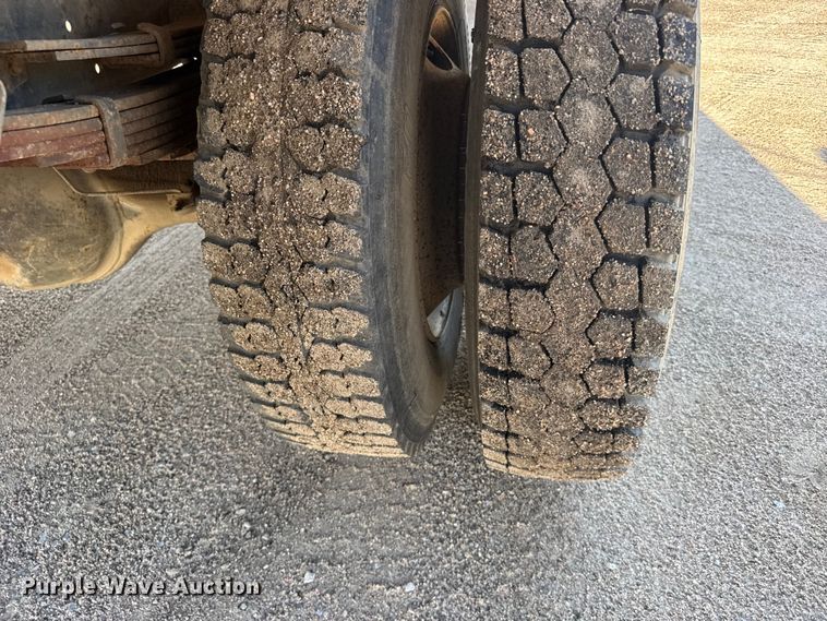 image for item EW4824 1995 International 4700 dump truck