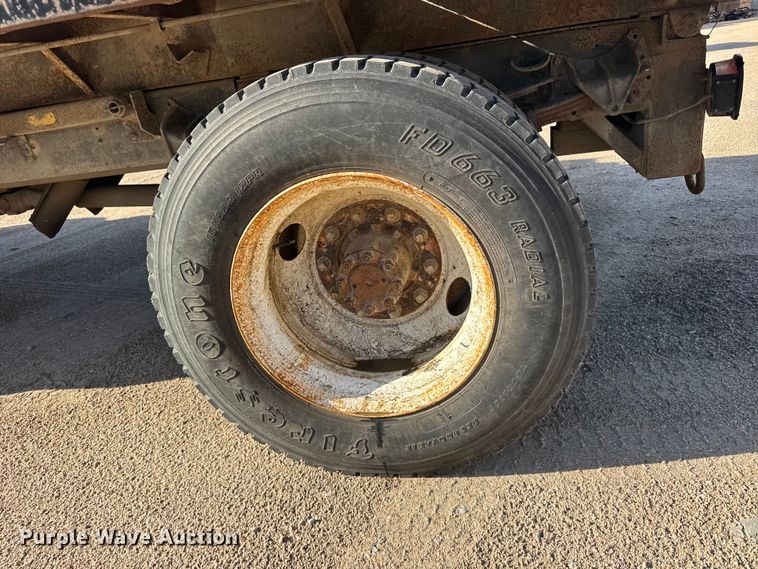 image for item EW4824 1995 International 4700 dump truck