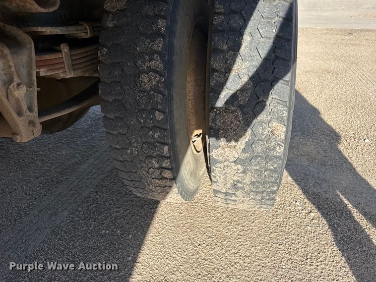 image for item EW4824 1995 International 4700 dump truck
