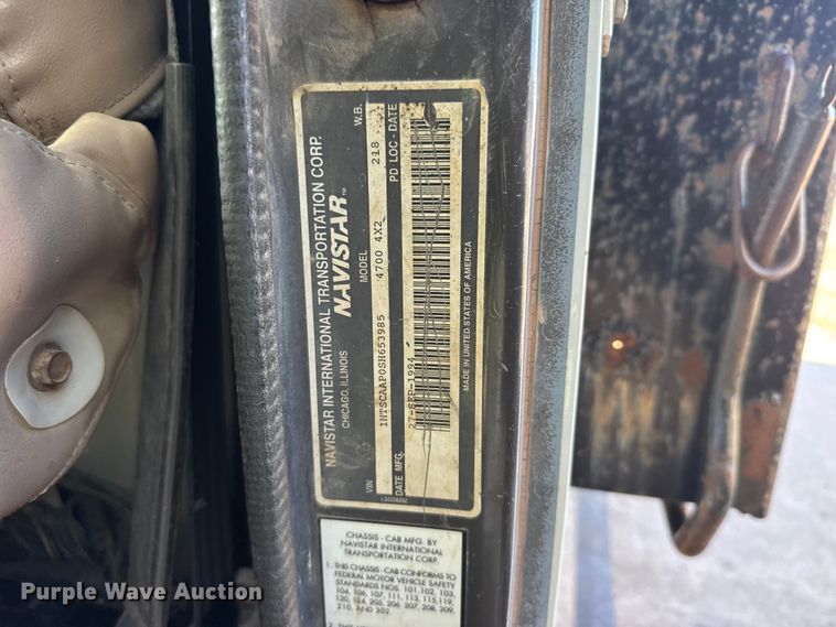 image for item EW4824 1995 International 4700 dump truck
