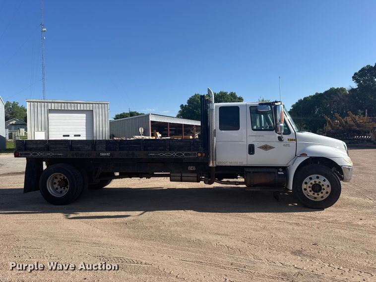 image for item EW4825 2004 International MA025 Ext. Cab dump truck