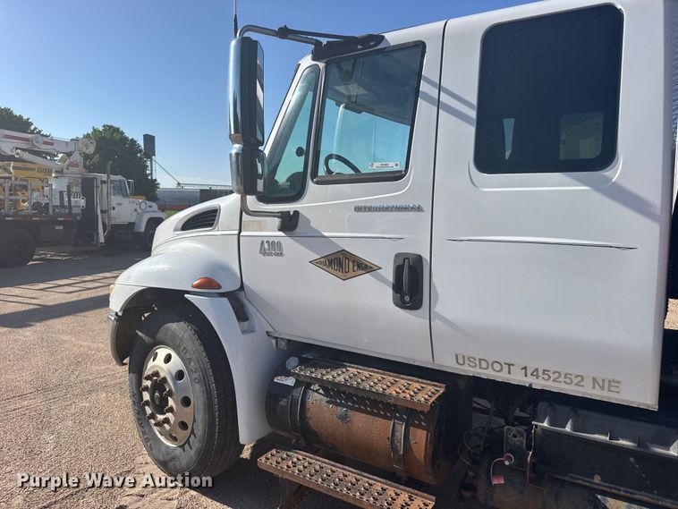 image for item EW4825 2004 International MA025 Ext. Cab dump truck