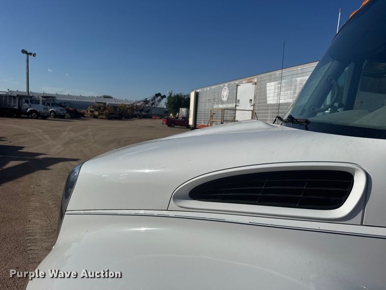 image for item EW4825 2004 International MA025 Ext. Cab dump truck