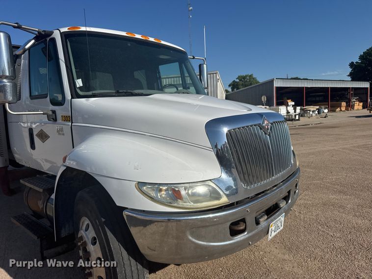 image for item EW4825 2004 International MA025 Ext. Cab dump truck