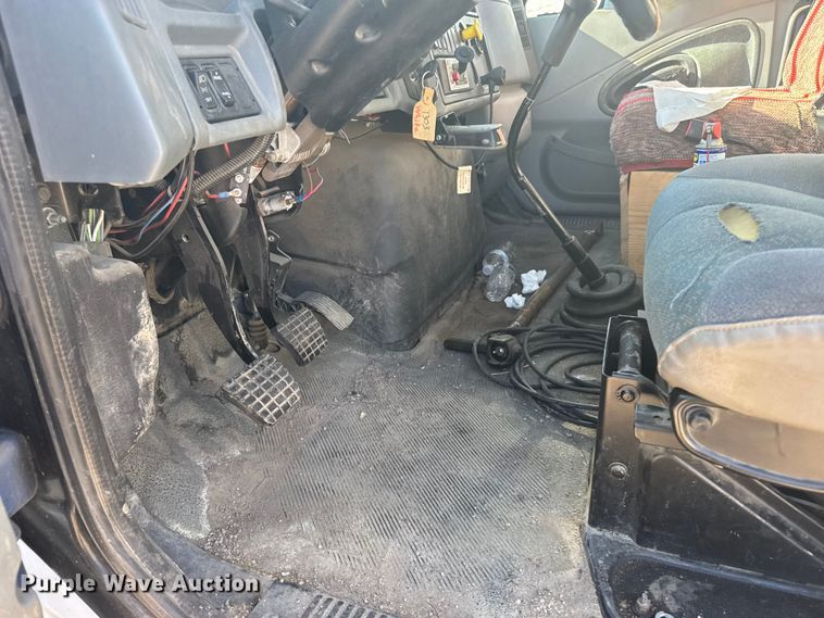 image for item EW4825 2004 International MA025 Ext. Cab dump truck