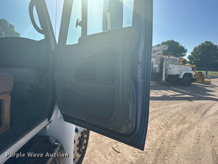 image for item EW4825 2004 International MA025 Ext. Cab dump truck