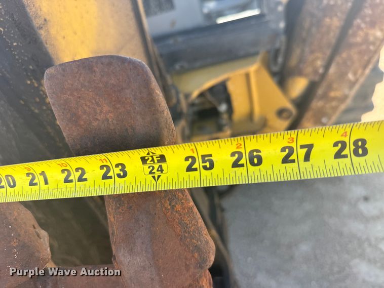 image for item EW4829 1999 Caterpillar 426C backhoe