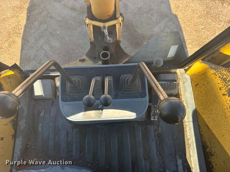 image for item EW4830 1999 Caterpillar 426C backhoe