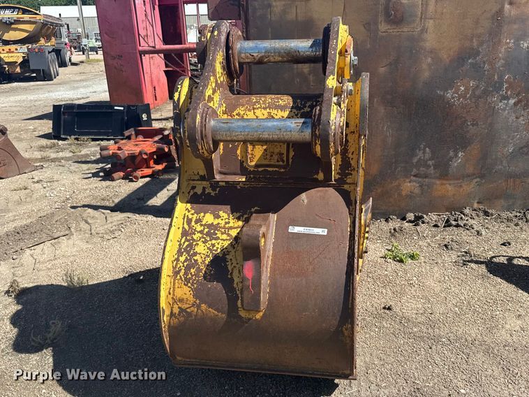 image for item EW4833 Caterpillar excavator bucket