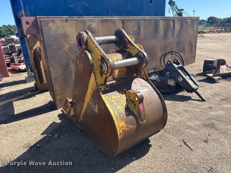 image for item EW4833 Caterpillar excavator bucket
