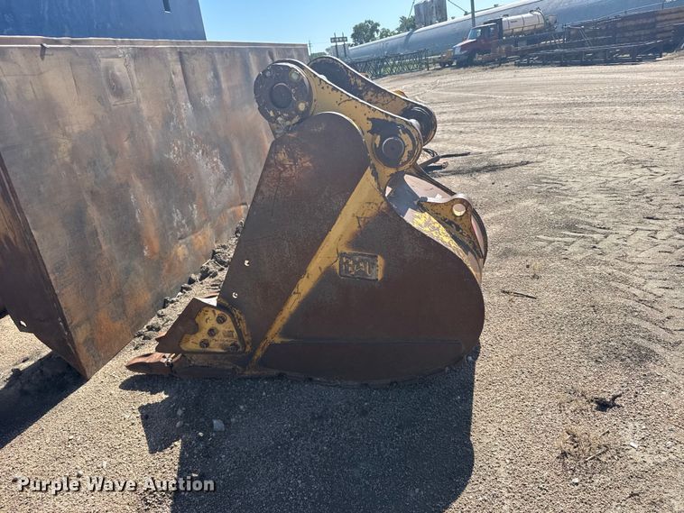 image for item EW4833 Caterpillar excavator bucket