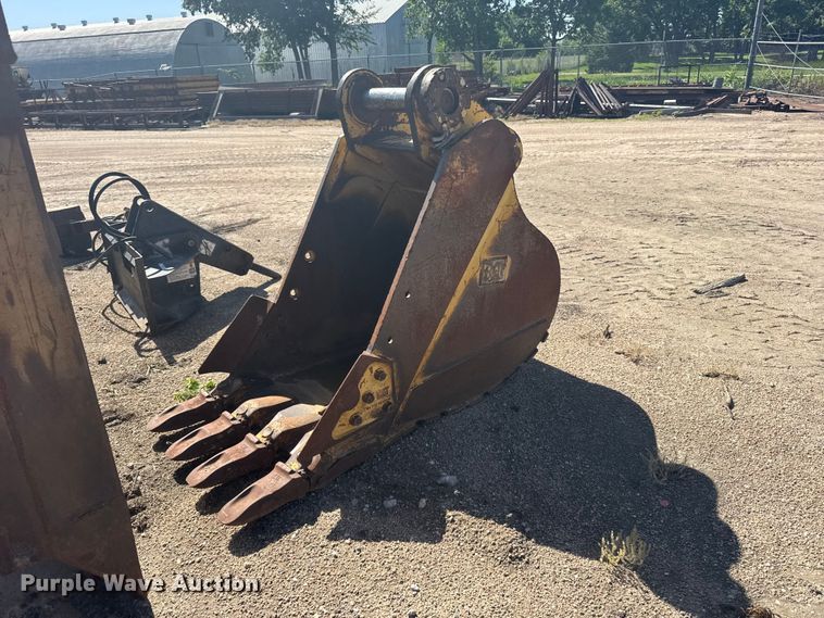 image for item EW4833 Caterpillar excavator bucket