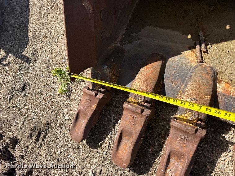 image for item EW4833 Caterpillar excavator bucket