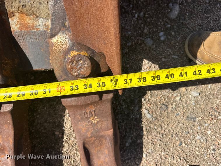 image for item EW4833 Caterpillar excavator bucket