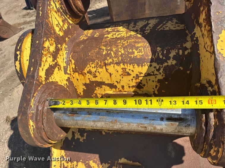 image for item EW4833 Caterpillar excavator bucket