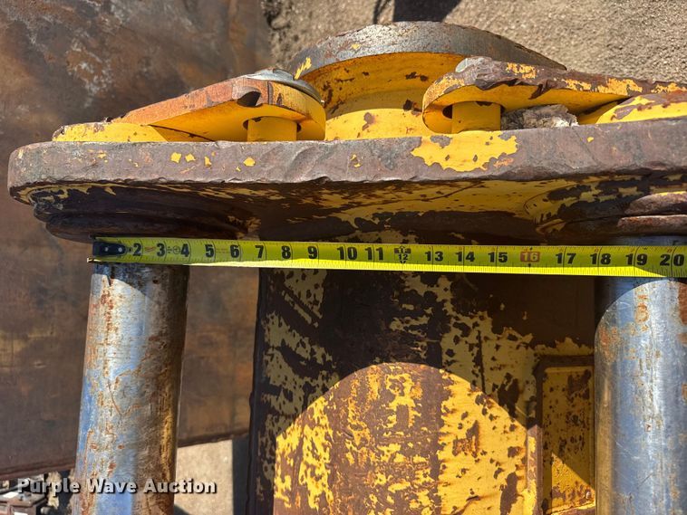 image for item EW4833 Caterpillar excavator bucket