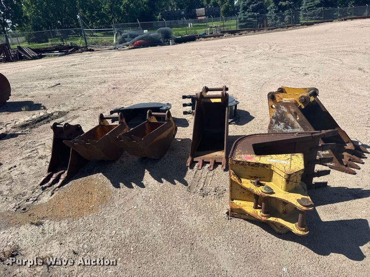 image for item EW4839 (8) backhoe buckets