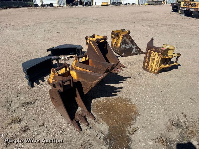 image for item EW4839 (8) backhoe buckets