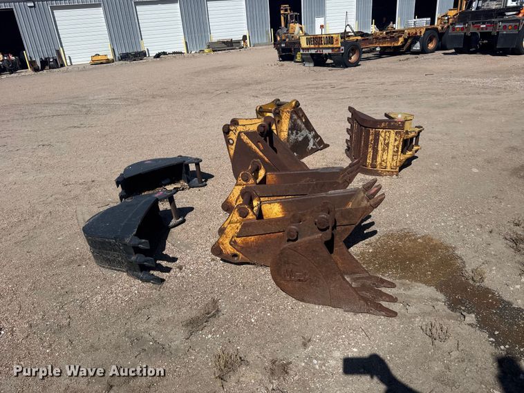 image for item EW4839 (8) backhoe buckets