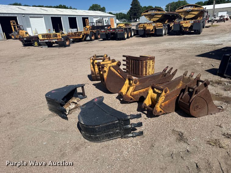 image for item EW4839 (8) backhoe buckets