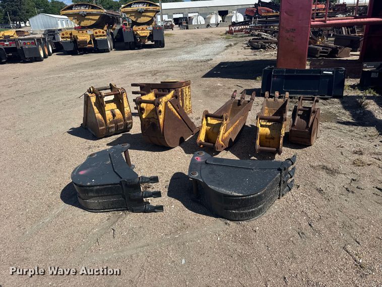 image for item EW4839 (8) backhoe buckets