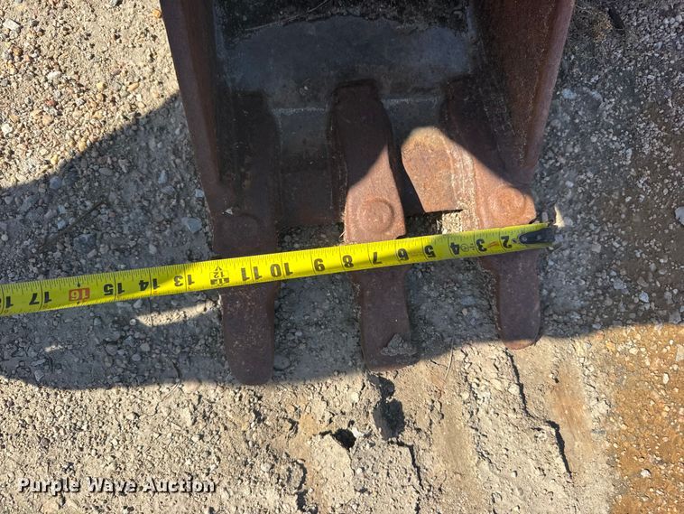 image for item EW4839 (8) backhoe buckets